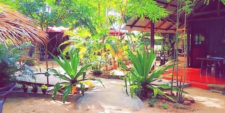 Naaval Beach Villa & Rooms Batticaloa Exterior photo