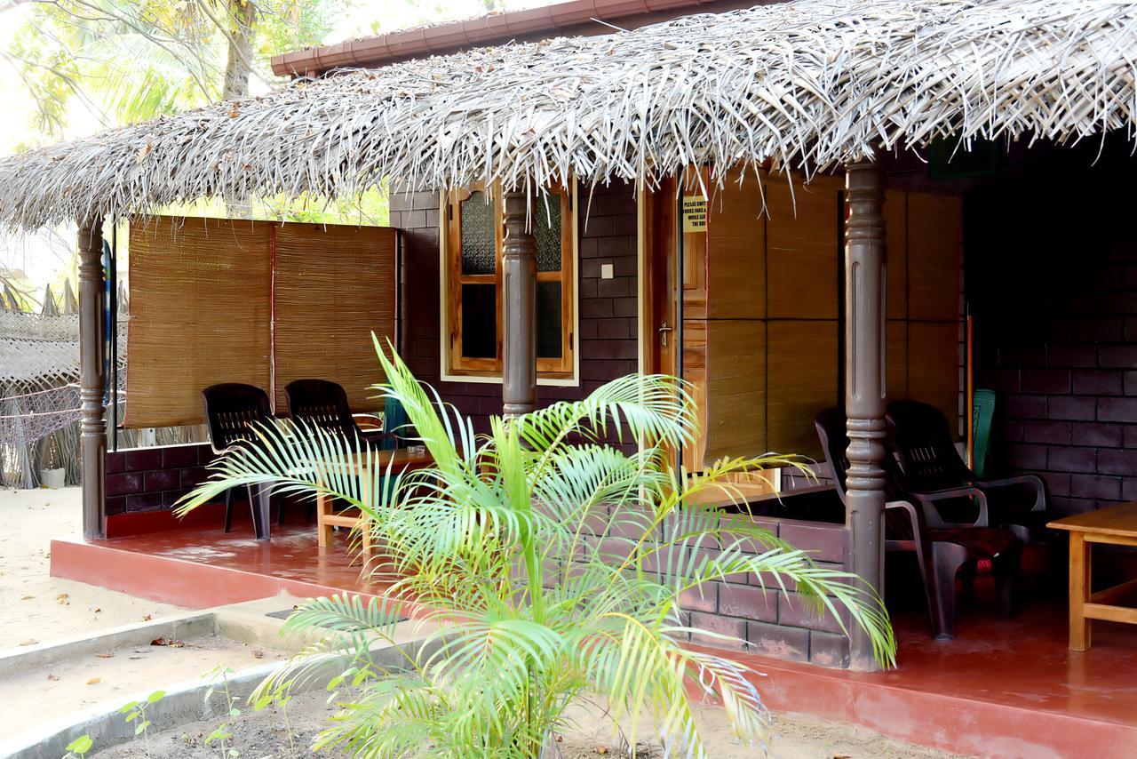 Naaval Beach Villa & Rooms Batticaloa Exterior photo