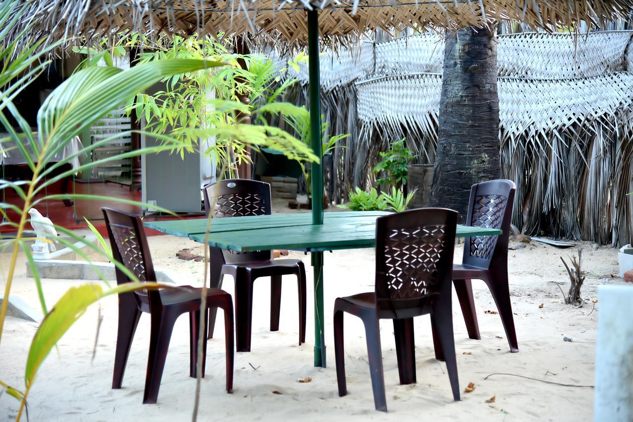 Naaval Beach Villa & Rooms Batticaloa Exterior photo