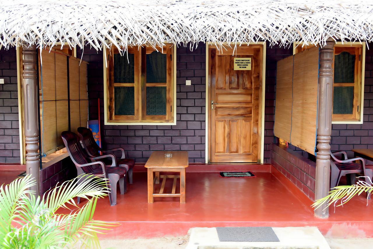 Naaval Beach Villa & Rooms Batticaloa Exterior photo
