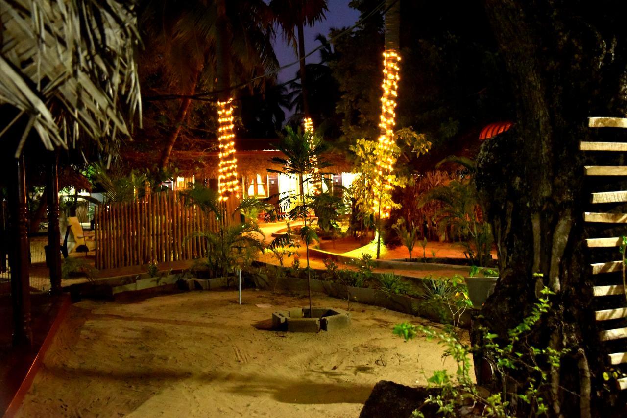 Naaval Beach Villa & Rooms Batticaloa Exterior photo