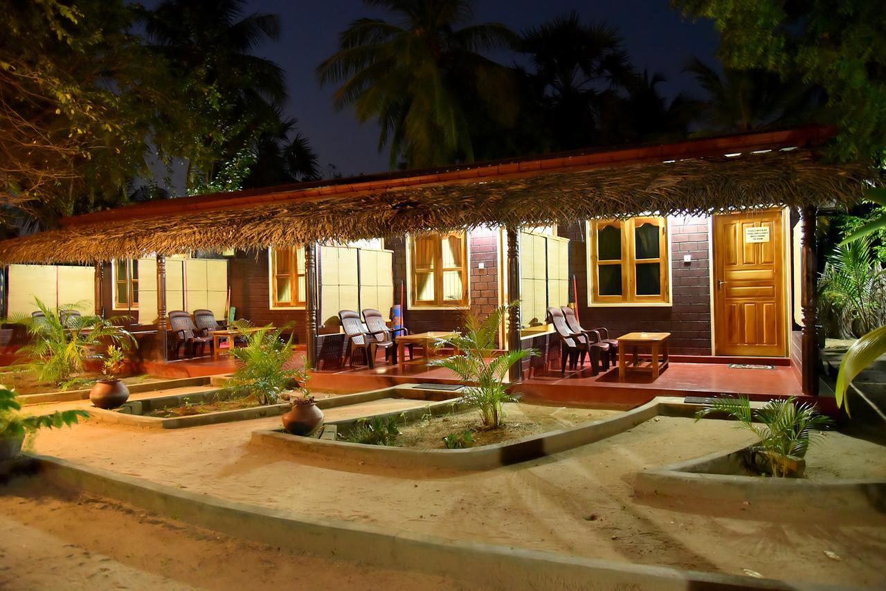 Naaval Beach Villa & Rooms Batticaloa Exterior photo